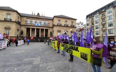 Greba gizarte zerbitzuetan, zaintza sistema publiko baten alde