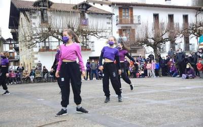 Goizuetan Hip-hop dantza taldearen erakustaldia eta Ainhoa Zabaletaren emanaldia izan dute arratsaldean