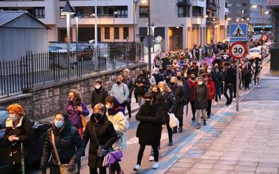 Neurri bereziekin bada ere, Debagoieneko kaleak morez jantzi ditu Martxoaren 8ak