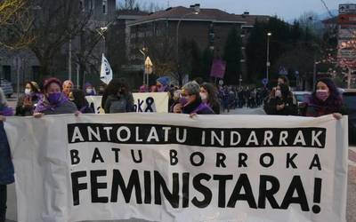 Manifestazio eta elkarretaratze ugari egin dira Aiaraldean, martxoaren 8a dela eta