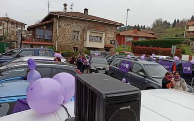 Aiarako kaleak hartu zituzten martxoaren 8ko bezperan