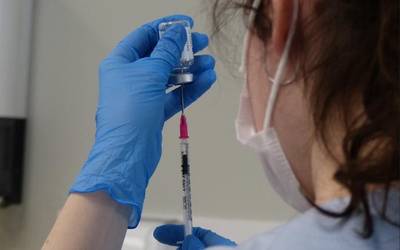 AstraZenecaren txertoa hartuko duten hurrengo kolektiboen berri eman du Osakidetzak