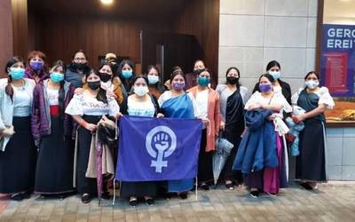 Cholitas dokumentaleko protagonistak Leitzan izan dira