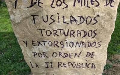 1936ko emakume errepresialiatuak oroitzeko monolitoa erasotu dute Garesen