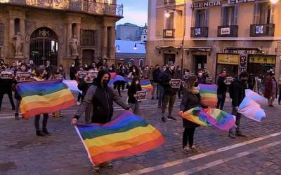 Navarra Sumaren murrizketen aurka protesta egin du LGTBIQ+ mugimenduak