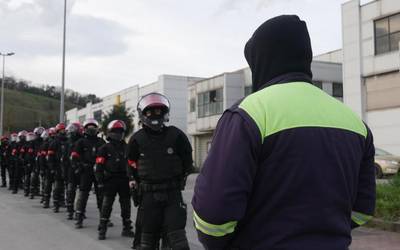 Tubacexeko grebaren 29. eguna polizia gehiagorekin hasi da, baina istilurik gabe