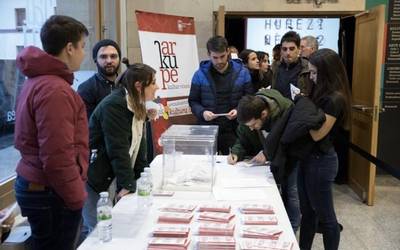 XIV. Huhezinema jaialdiari ekiteko gertu