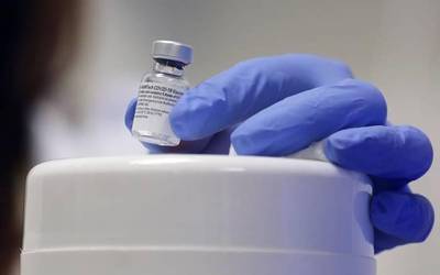 Bi astez AstraZeneca txertorik ez jartzeko agindu du Eusko Jaurlaritzak