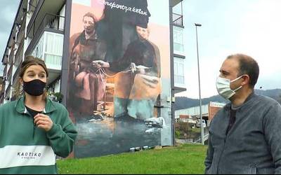 Azkoitiari lotutako bi mural ikusgarri, Udane Juaristi eta Gorka Larrañaga artisten eskutik