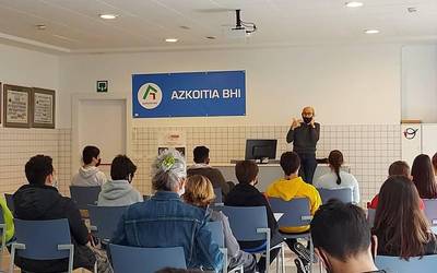 Irakurketa eta magia saioak izan dituzte Azkoitia BHIn