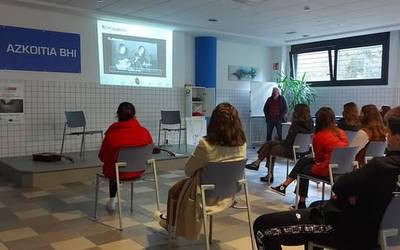 Mikel Markezen eta Eñaut Elorrietaren bisita, Azkoitia BHIn
