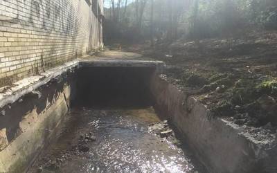 Mallabarrena industrialde azpitik doan erreka zabaldu egingo dute uholde arazoak konpontzeko