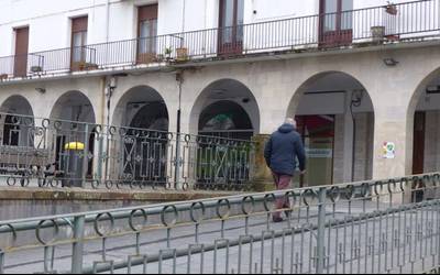 Hamabi positibo bailaran, eta Aretxabaleta, gune laranjaran