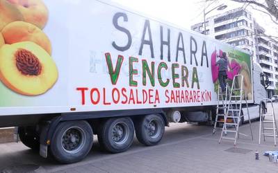 Tolosaldea Saharak material ezberdinez betetako kamioia bidali du Saharako kanpamenduetara