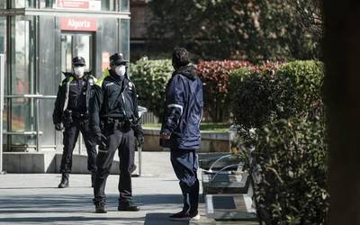 Udaltzaingoak 178 salaketa bideratu ditu San Jose zubian osasun-araudia ez betetzeagatik