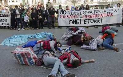 Kanarietatik etorritako hamabost migratzaile adingabe hartuko ditu Nafarroak