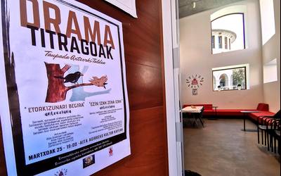 Taupadak eguenean emango du ‘Dramatitragoak’ ikuskizuna Aita Agirre Kultur Kafean