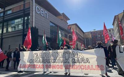 Garbiketako trapu zikinak bota dizkiote enpresarien elkargoari