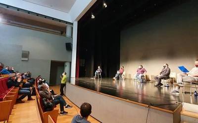 Avanzadako lanak defendatzailerik gabe gelditu dira eztabaidan