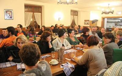 Ez ohiko batzarra deitu Umore Ona elkarteak