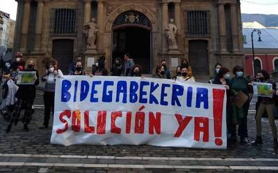 Haur eskoletan ingelesa tratatzeko proposamen pedagogiko alternatiboa egin diote udalari zuzendariek