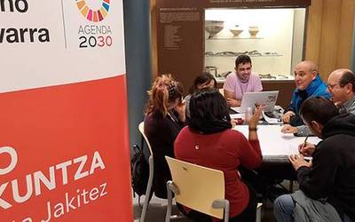 Erakundeetan euskararen "polarizazio izugarria" dagoela ohartarazi du Eusko Ikaskuntzak