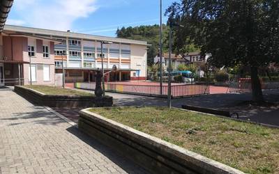 Teilatuko filtrazio arazoa konpontzea erabaki dute