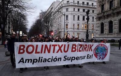Bolintxura martxa egingo dute larunbatean Supersur autobidearen kalteak salatzeko