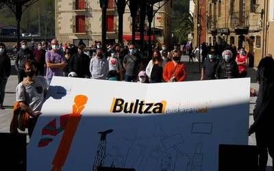 Oriotarren bultzada AEK-ri
