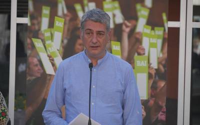 Oskar Matute kongresukideak aurkeztu du EH Bilduren 10. urteurreneko erakusketa
