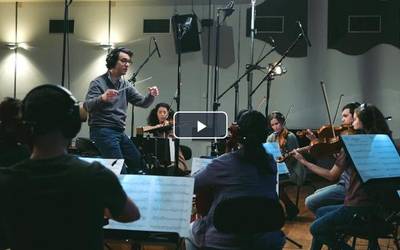 Fernando Velazquez konpositore eta orkestra-zuzendariaren balioak bere egin ditu Laboral Kutxak
