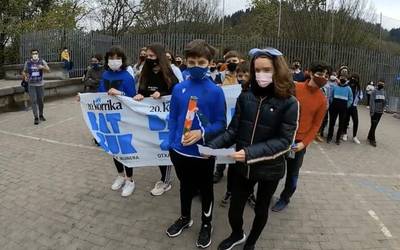 Korrikari bultzada emateko keinua Gazteluondon