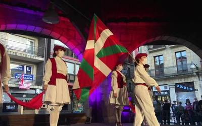 [BIDEOA] Bonbardaketan hildakoak oroitu dituzte Durangoko ekitaldian