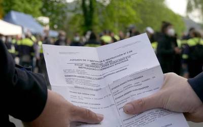 Autoritatearen kontrako atentatua eta desordena publikoa leporatuta ikertuko dituzte otsailaren 23ko goizean atxilotutako Tubacexeko bi langileak