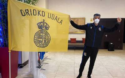 Imanol, Orioko banderarekin Sevillan