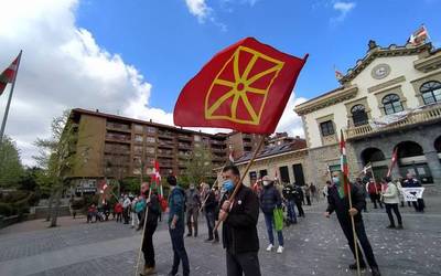 Ehunka aiaraldear batu dira Aberri Eguna ospatzeko deialdira