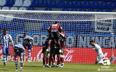 Alaves maldan behera eta zulotik atera ezinik
