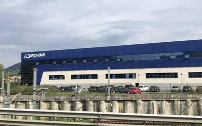 Behargin bat hil da Abadiñoko enpresa batean izandako lan-istripuan