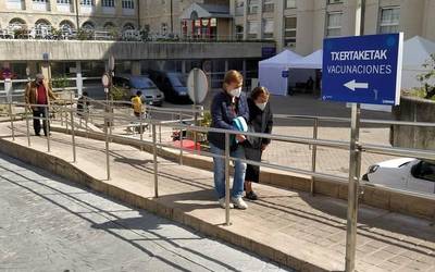 Araba eremu gorrira itzuli da, eta berehala hasiko da 70-79 urte bitartekoen txertaketa