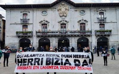 Udalarekin adostutako akordioak bete ez direla salatu du Arrasateko Ostalariak taldeak