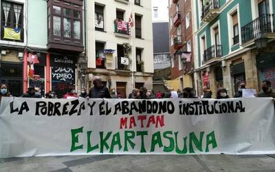 Behar duenari aterpea ematea eskatu dio OEEk Bilboko Udalari