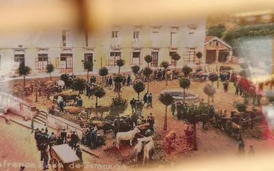 Lemniskatak postal zaharren bildumaren erakusketa ipini zuen Idiazabalgo dendetan