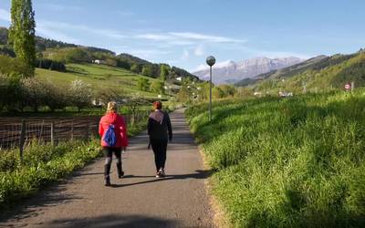 Udaberriaz eta gertuko txoko politez gozatzeko aukera izan dute goierritarrek egunotan