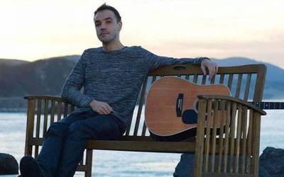 Iker Lauroba: "Disko bakoitzak entzulea urtaro horretara eramatea bilatu dut"