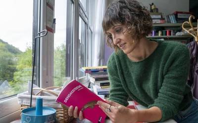 "Nire lana izan da ahalik  eta galdera egokienak egitea"