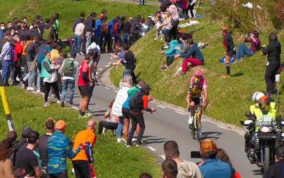 Euskal Herriko itzulia pasa da Azkoititik