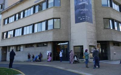 Asteburuan 32 COVID-19 kasu berri zenbatu dituzte Aiaraldean