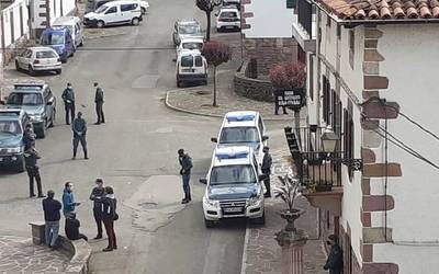 Poliziaren presentzia itogarria eta herritarrak jasaten ari diren jazarpena salatu ditu Lekarozko alkatetza taldeak