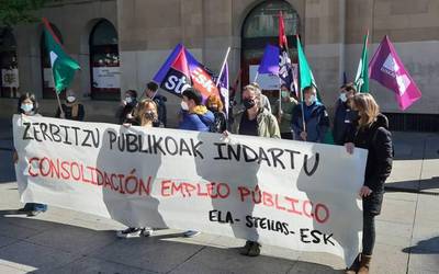 Enplegu publikoa egonkortzeko neurriak eskatu dituzte ELA, STEILAS eta ESK sindikatuek