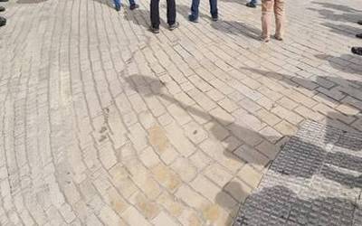 Pentsio sistema publikoaren eta osasungintza zein zaintza lan duinen alde kalera atera dira